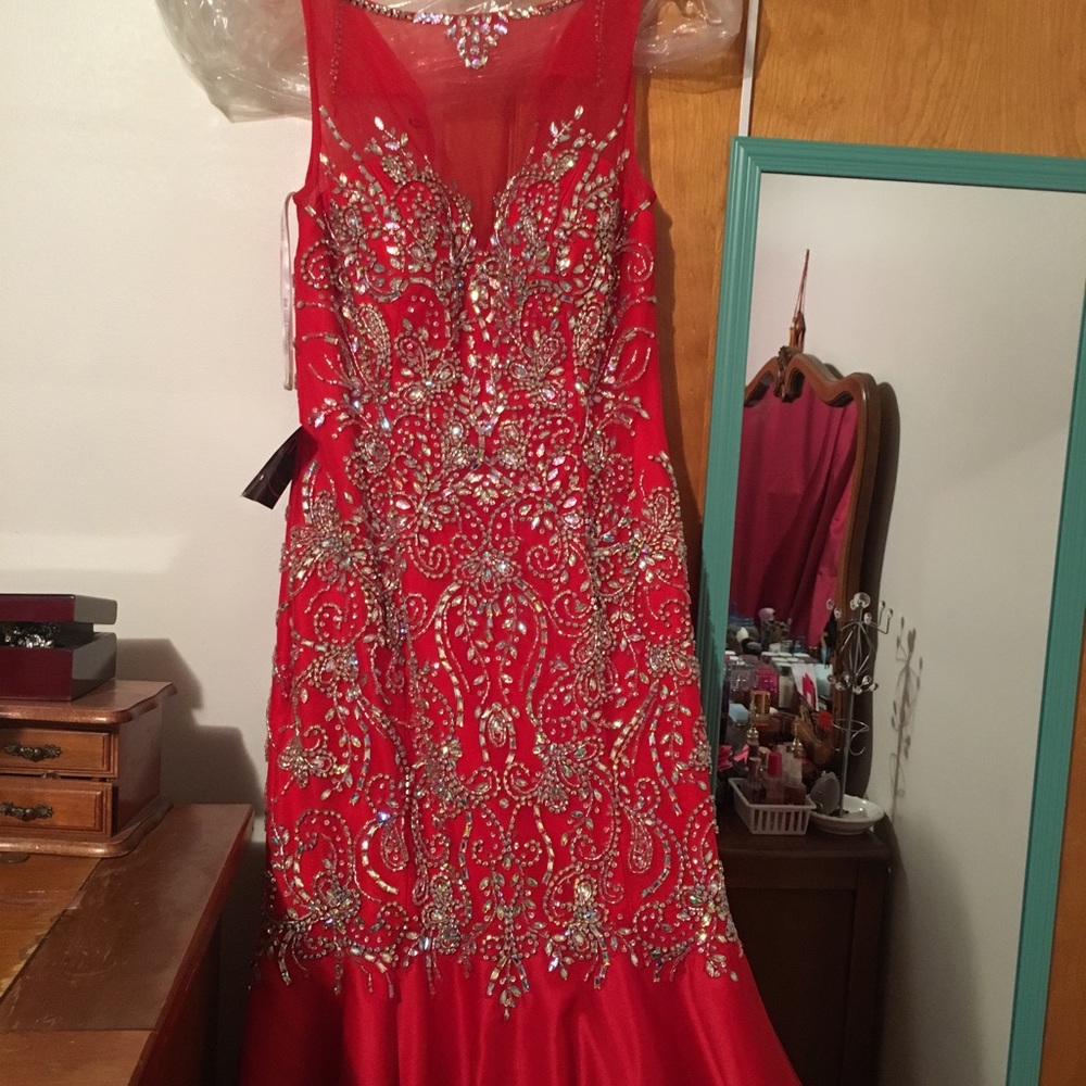 Prom dress - Picture 2 of 8